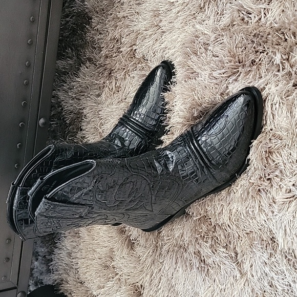 Boots - Picture 4 of 12